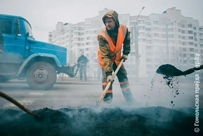 За ними дороги. Как специалисты Гомельского городского дорожного строительно-ремонтного треста приводят в порядок улично-дорожную сеть