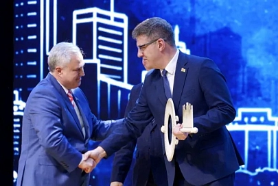 Мэр Гомеля Владимир Привалов передал символический ключ от «Молодежной столицы» Минску