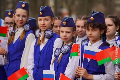 Вместе навсегда! В Гомеле белорусы с россиянами закружились в хороводе единства
