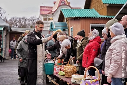В храмах Гомеля прошло освящение пасхальной трапезы