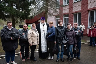 Накануне Пасхи архиепископ Гомельский и Жлобинский Стефан посетил социальные учреждения Гомельского района