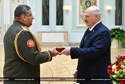 Лукашенко в преддверии священного праздника Дня Победы вручил государственные награды. Среди них - представители Гомельщины