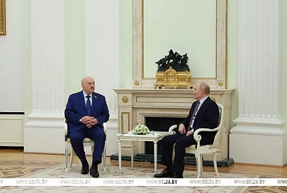 Лукашенко назвал Победу великим достоянием и отметил противную позицию некоторых "товарищей"