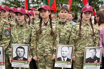 Праздничный май вновь собрал мозырян у подножия священного Кургана Славы