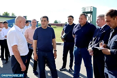 "Огромное, интересное для нас производство". Узбеки высоко оценили продукцию ОАО "Речицадрев"
