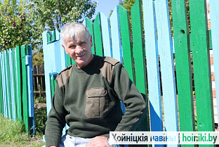 Фотокнигу о своей земле издал уроженец деревни Дворище Хойникского района Анатолий Базулько