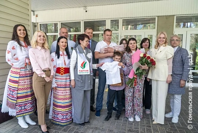 Мамочкино счастье. На Гомельщине стартовал республиканский проект Белорусской партии «Белая Русь» «Трэці – бацькаў»