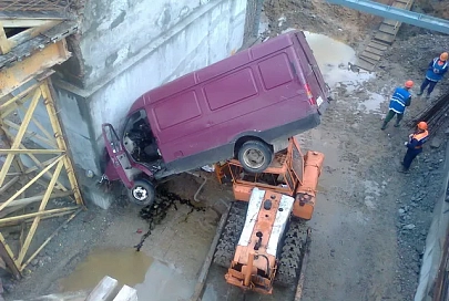 В Добруше «Газель» вылетела с моста и рухнула на трактор