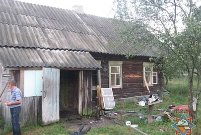 52-летнего мужчину из горящего дома вынес брат, однако спасти его не удалось