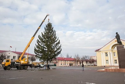 В Хойниках снега днем с огнем не сыщешь, но новогоднее настроение чувствуется