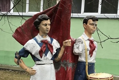 Бей в барабан на островке социализма