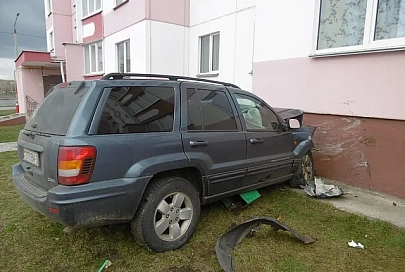 Следователи ищут очевидцев аварии в Гомеле, в которой погибли водитель джипа и сбитый им пешеход