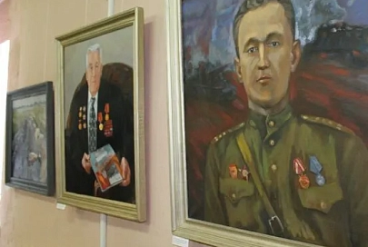 В выставочном зале Мозыря проходит выставка Николая Дубровы и его воспитанников изостудии «Фарбы», посвященная 70-летию Победы