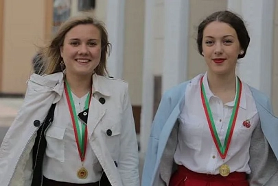 В Гомеле победителям и участникам республиканской олимпиады школьников вручили медали, изготовленные по спецзаказу