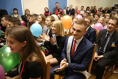 В школах Гомельской области прозвенели последние звонки