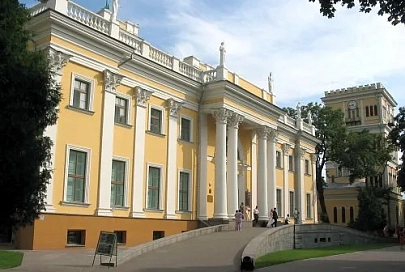 Во дворце Румянцевых и Паскевичей открылась выставка пейзажей