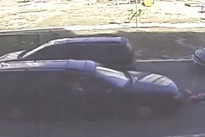Видео не для слабонервных: в Мозыре 7-летняя девочка оказалась под колесами автомобиля