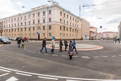 Автобусы с трудом проезжают через новые разворотные кольца по улице Кирова