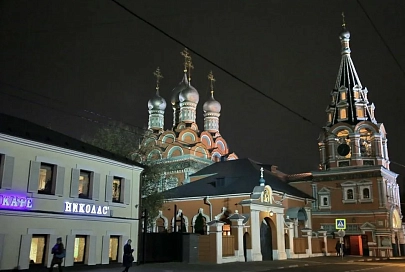 Сколько ж лет я не был в Москве? С друзьями мы прошли от станции Смоленская до Полянки. Да, а Арбат уж не тот...