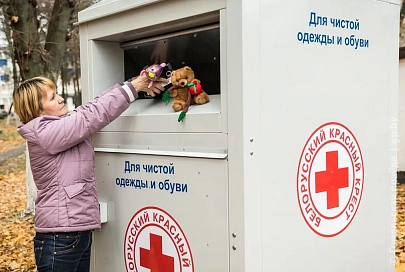 Впервые в Гомеле: контейнеры Красного Креста помогут разгрузить шкафы и оденут нуждающихся