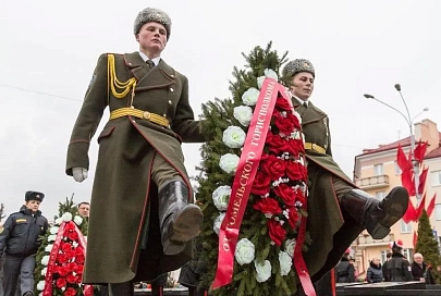 На площади Труда отдали дань памяти освободителям Гомеля