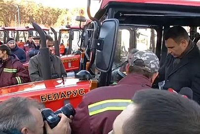 Тракторы "Беларус" пополнили парк коммунального хозяйства Киева 