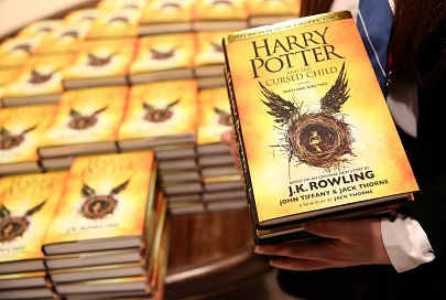 Новая книга о Гарри Поттере стала самой продаваемой в Великобритании