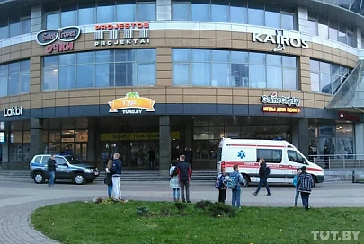В ТЦ "Европа" в Минске неизвестные с бензопилой и топором напали на покупателей, есть жертва 