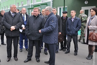 Премьер-министр Беларуси Андрей Кобяков в рамках рабочей поездки в Гомельскую область посетил ряд предприятий Светлогорского и Речицкого районов