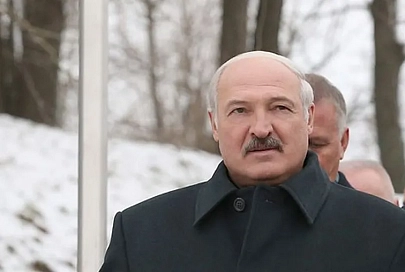 Лукашенко поручил в 2017 году вернуть среднюю зарплату на уровень $500