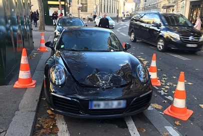 Полицейские в Париже по ошибке подорвали дорогостоящий автомобиль марки Porsche