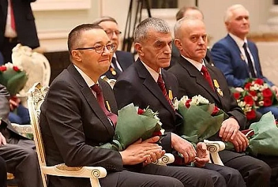 Лукашенко вручил госнаграды лучшим труженикам по итогам пятилетия