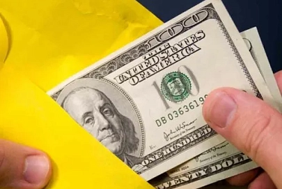 Открытку с $5 тыс. пытались незаконно переслать из США в Беларусь