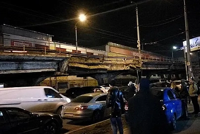 В Киеве обрушилась часть конструкции Шулявского моста