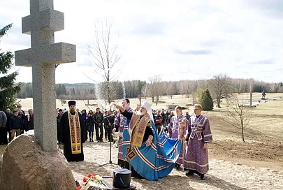Поклонный крест установлен в "Хатыни"