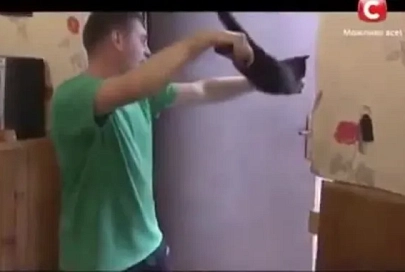 Мужчина в Минске выбросил кошку с 12-го этажа, а потом ударил ножом сожительницу