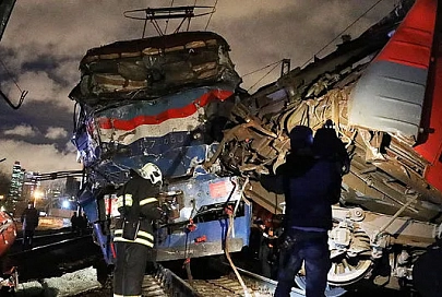 Поезд Москва-Брест и электричка столкнулись на западе Москвы