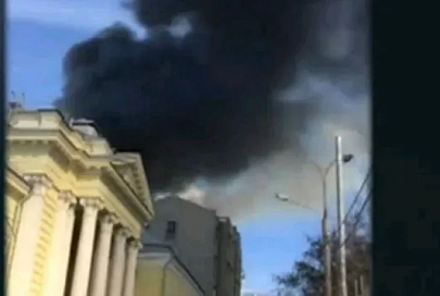 Выселенное здание горит в центре Москвы: площадь пожара достигла 3 тыс. кв.м