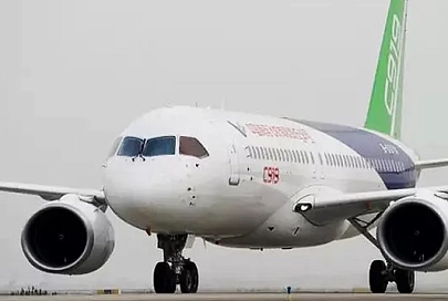 Китайский авиалайнер C919 впервые поднялся в воздух