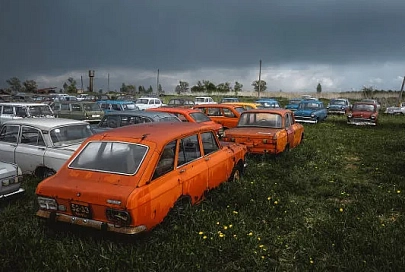 В Тульской области России ржавеют сотни музейных советских автомобилей