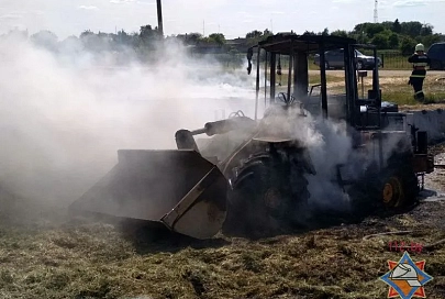 В Хойникском районе в ходе работ  у силосной ямы загорелся погрузчик