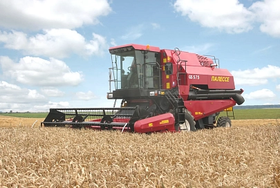 Комбайн в игре! Марку «Палессе» представят в симуляторе «Pure Farming-2018»