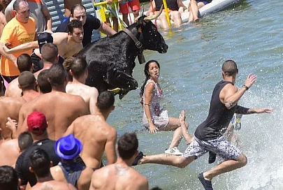 В Испании прошел традиционный фестиваль "Быки в море"
