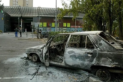 Во Франции за два дня сожгли почти 900 автомобилей