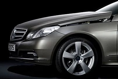 Mercedes получил патент на подушки безопасности для пешеходов 