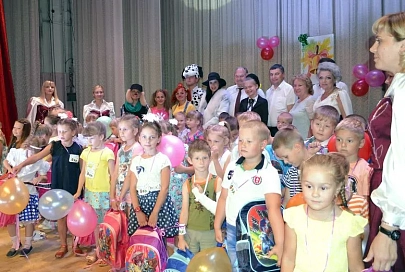 Профсоюзные активисты и администрация Мозырского райжилкомхоза устроили праздник для маленьких первоклассников