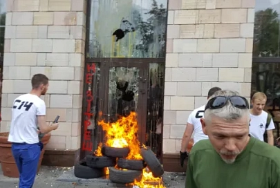 В Киеве разгромили магазин из-за смытого граффити