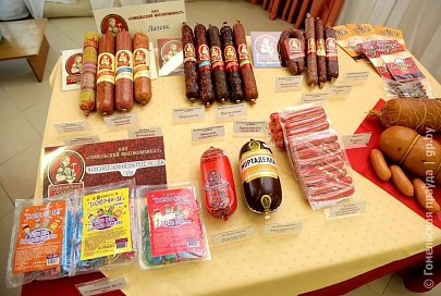 «Сосисочку за мамулю!»: Гомельский мясокомбинат презентовал новую линейку продукции для всей семьи
