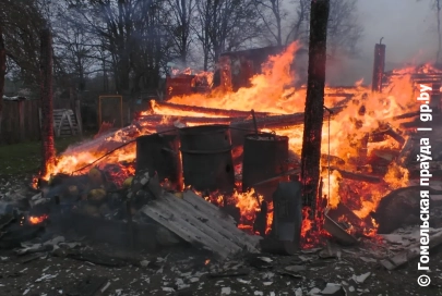 Минувшей ночью горели дома в Октябрьском, Рогачеве и Гомельском районе. Обошлось без жертв
