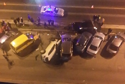 В Гомеле водитель BMW не справился с управлением и протаранил пять припаркованных авто